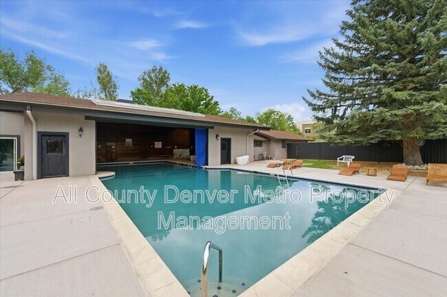 Building Photo - 1400 Golden Cir