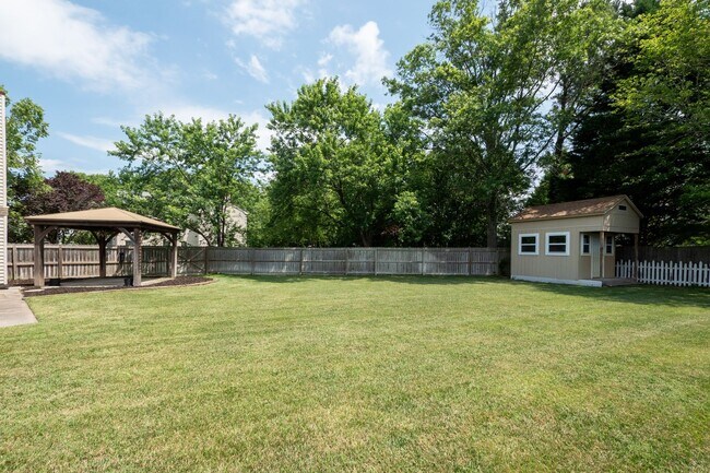 Building Photo - 5 Bedroom, 2.5 Bath Home for Rent in Salem Woods