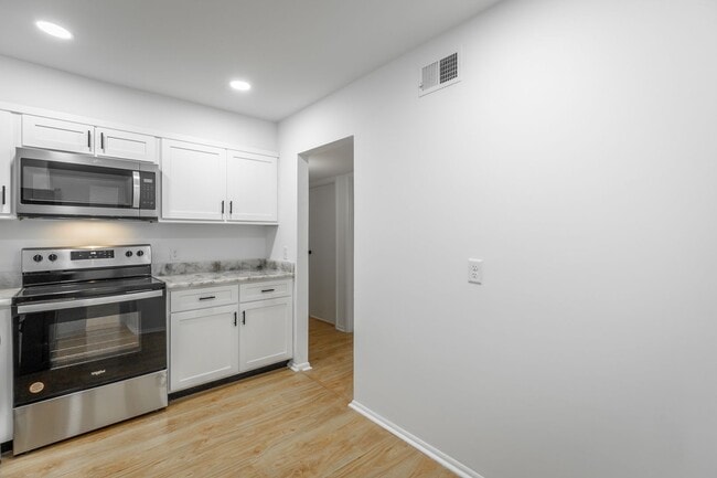 Building Photo - 2 Bedroom 2 Bath in Northshore