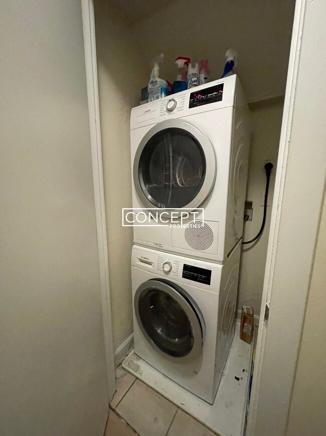 Building Photo - 1430 Tremont St