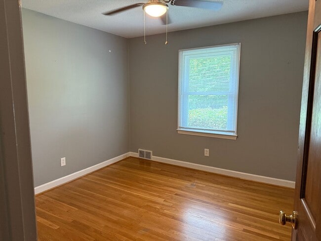 Building Photo - 2530 Merrimont Dr NW