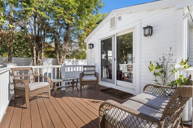 Building Photo - 142 Franklin St