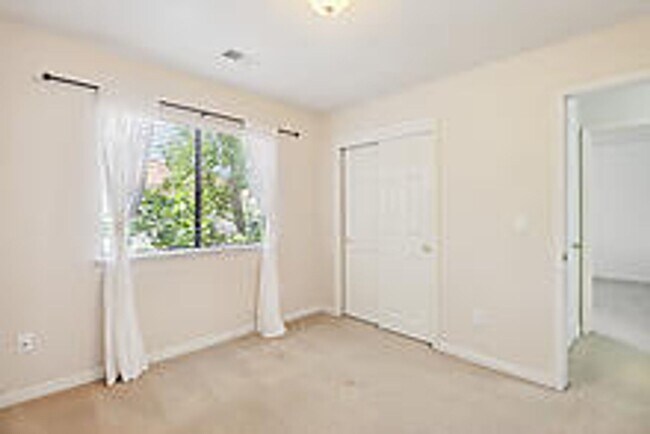 Building Photo - Beautiful 3 Bedroom Home-$750.00 Off 1st M...
