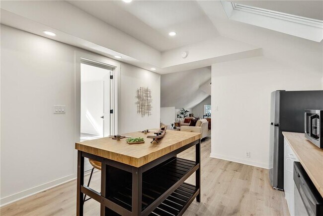 Building Photo - 901 Argonne Ave NE