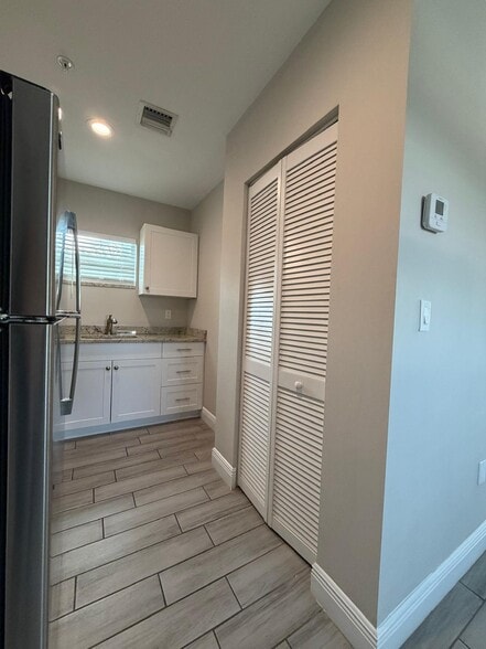 Building Photo - 1216 NW 6th Ct