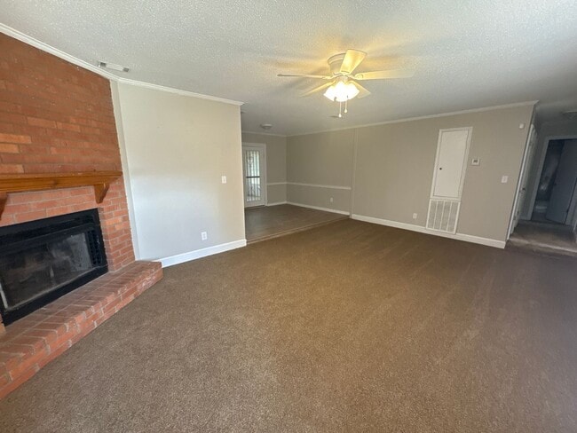 Building Photo - Four Bedroom, Two Bath Home, Just Off Tobacco Rd!