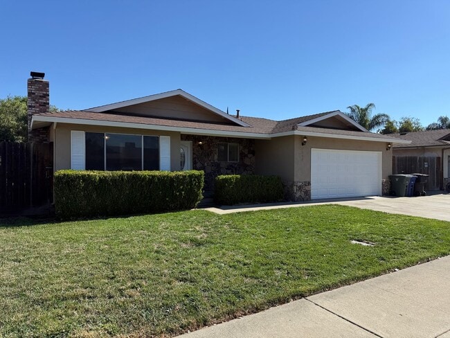 Primary Photo - 4-bedroom single story in East Modesto!