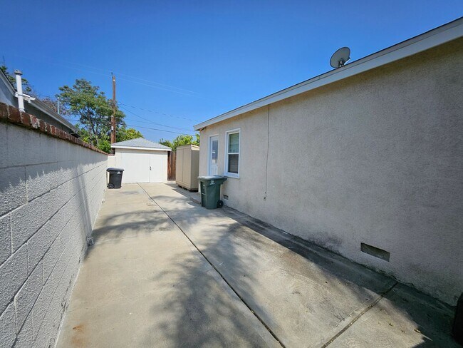 Building Photo - COMING SOON- Charming Single Family Home with Pool in Burbank