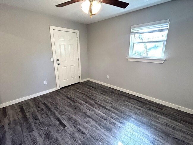 Building Photo - 1130 N Turner Ave