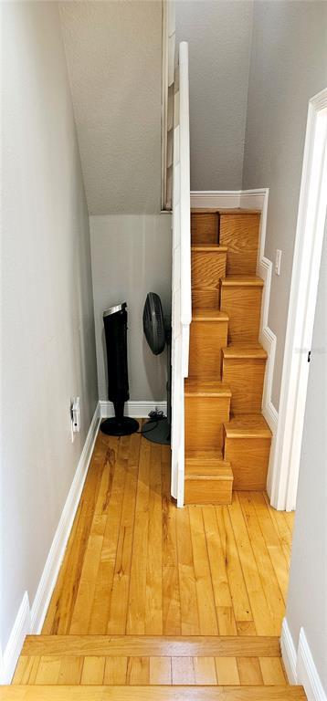 Building Photo - 1147 Delaney Ave