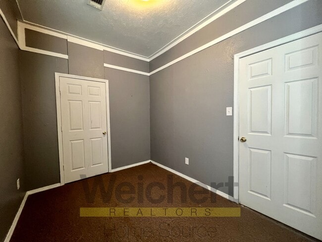 Building Photo - 4 bedroom on a dead end