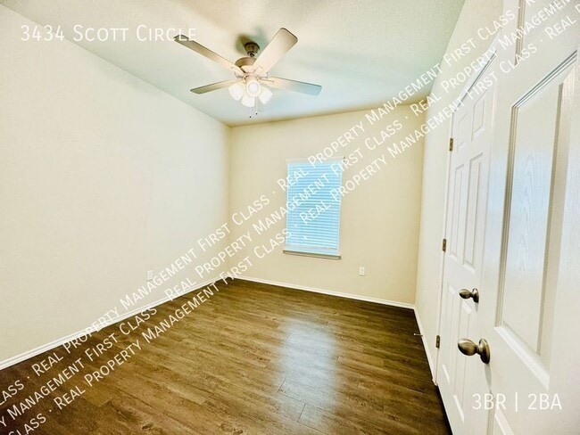 Building Photo - 3434 Scott Cir