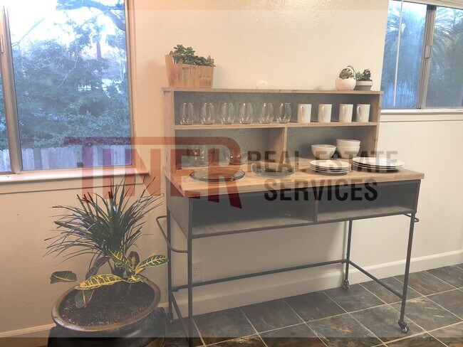 Building Photo - Charming Duplex in Carmichael