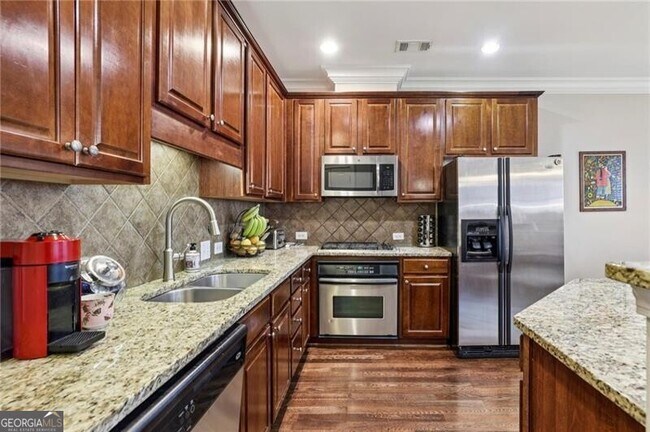 Building Photo - 305 Le Gran Bend