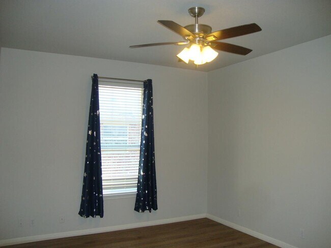 Building Photo - 503 Ambrose Dr