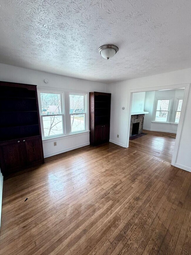 Building Photo - 14221 Glenside Rd