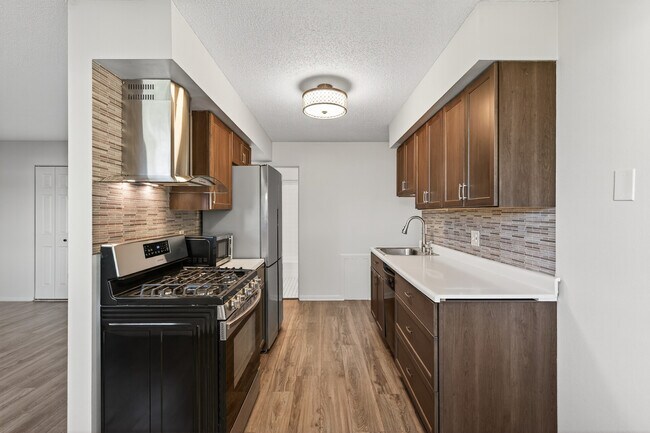 Building Photo - Rosco Apts- 2710