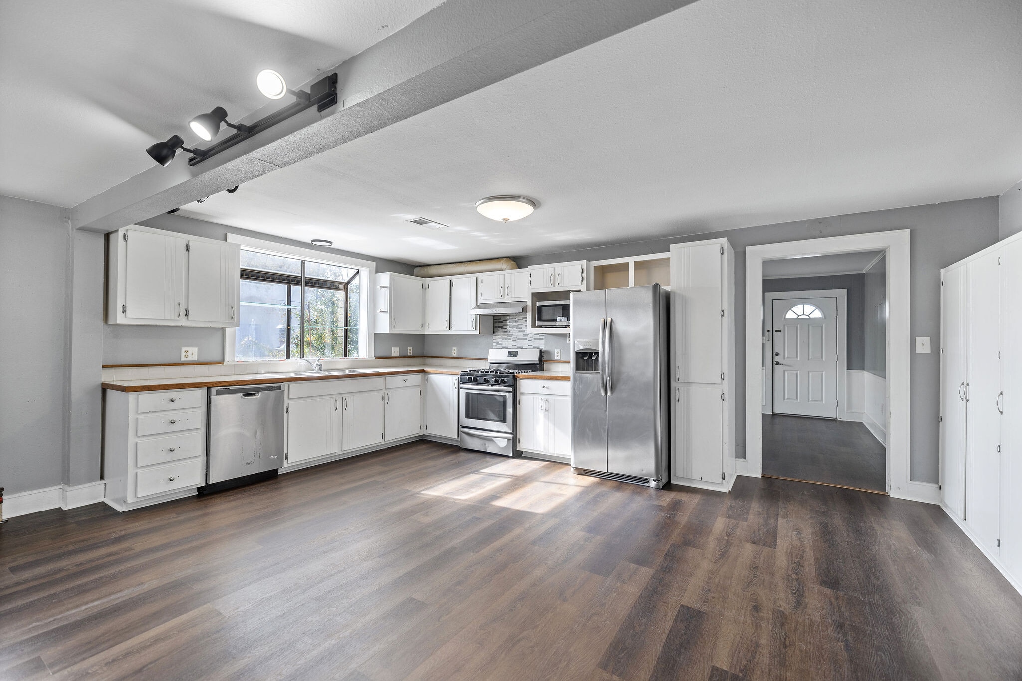 Building Photo - 160 N 7th St