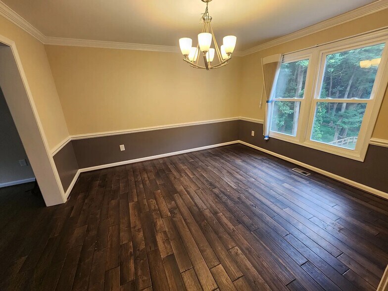 Building Photo - 721 Symphony Woods Dr