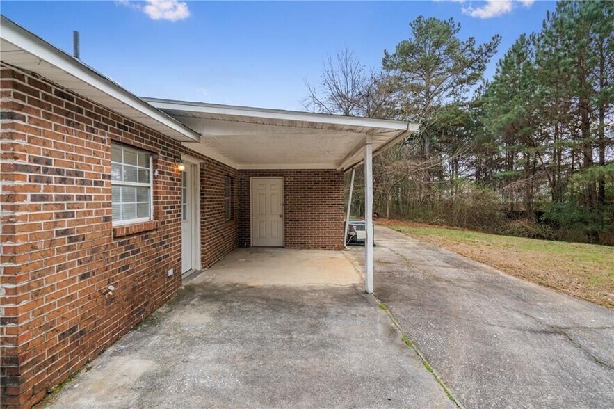 Building Photo - 6290 Love St