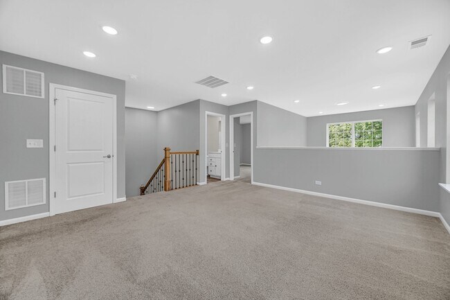 Building Photo - 1537 Kraft Ave