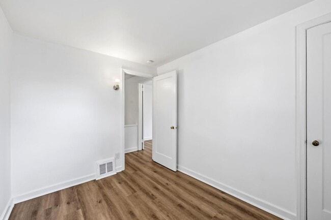 Building Photo - MOVE IN READY!! Freshly Updated 3-Bedroom Home for Rent