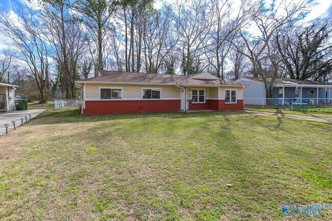 Building Photo - 2423 Medaris Rd NW