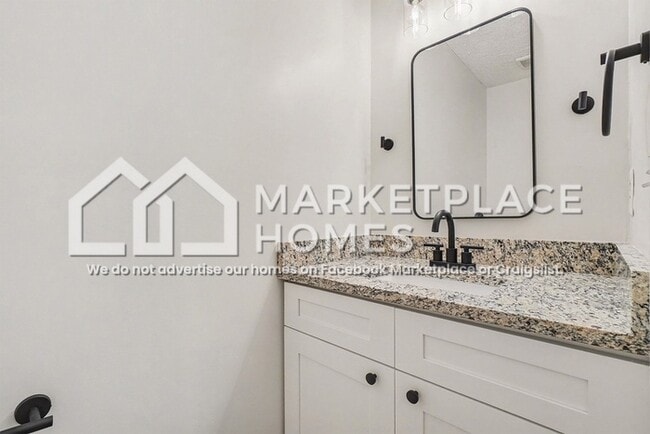 Building Photo - 5130 Lakeview Ct