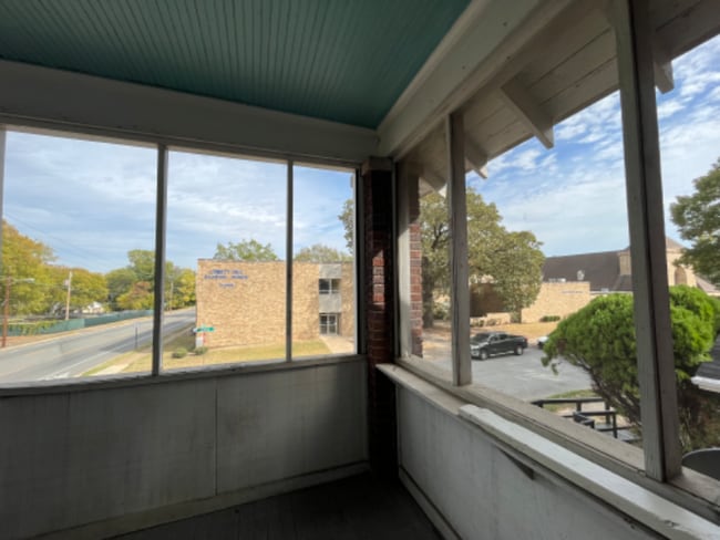 Building Photo - 1202 S Schiller St