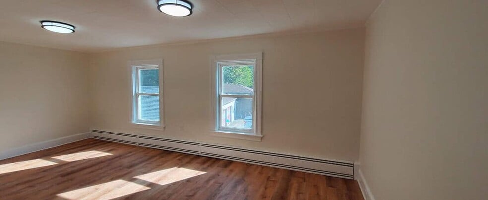 Building Photo - 70 Ferry St