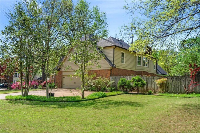 Building Photo - 2585 Brachton Ave