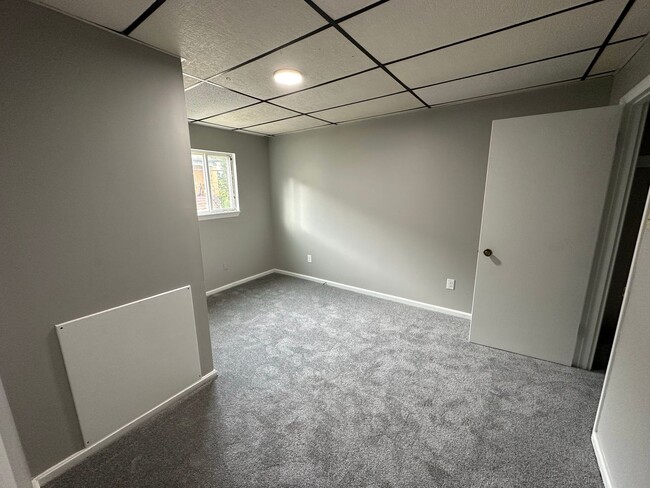 Building Photo - Two bedroom, one bath, fully remodeled tow...