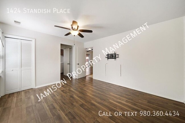 Building Photo - 1424 Standish Pl