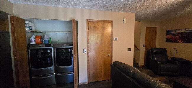 Building Photo - 2831 N Walnut Hills Dr
