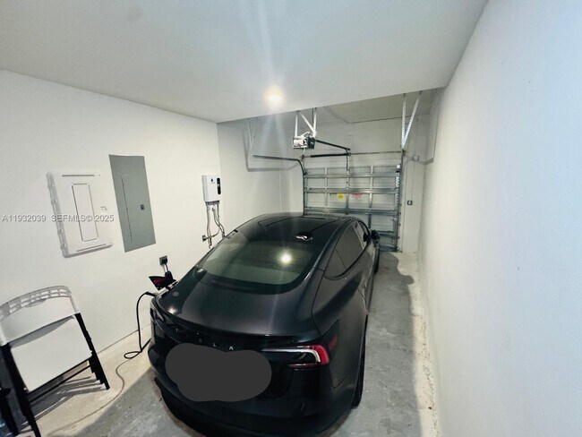 Building Photo - 1312 NW 3rd St