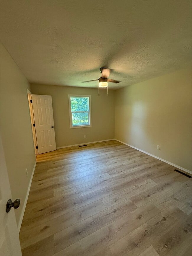 Building Photo - Remodeled 3 Bedroom 2 Bathroom home in Battlefield MO