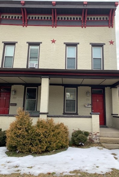 Building Photo - 711 Grace St