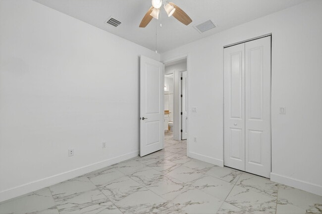 Building Photo - 11650 SW Moon River Way