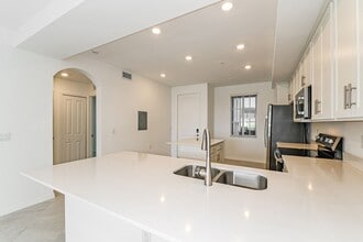 Building Photo - 2-bed 2-bath pet friendly condo with Golf membership at the National Golf!