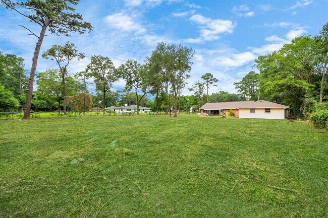 Building Photo - 11811 Campos Dr
