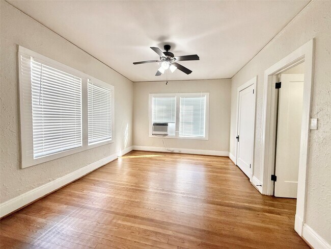 Building Photo - 3920 Fannin St