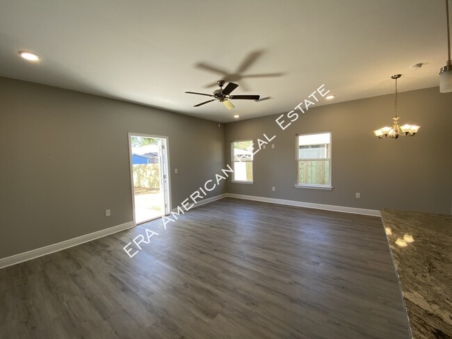 Building Photo - 1001 Grace Ln