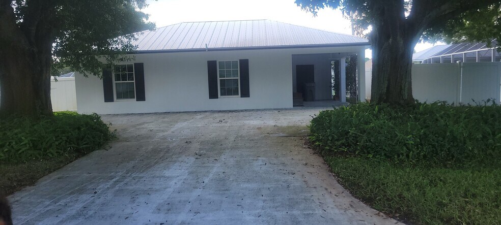 Building Photo - 1616 20th St SW