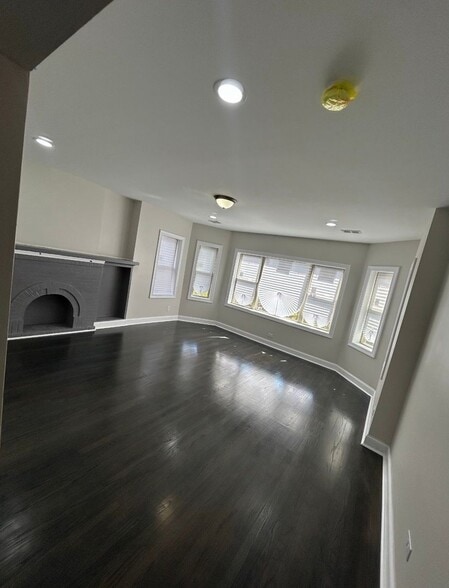 Building Photo - 7730 S Cornell Ave