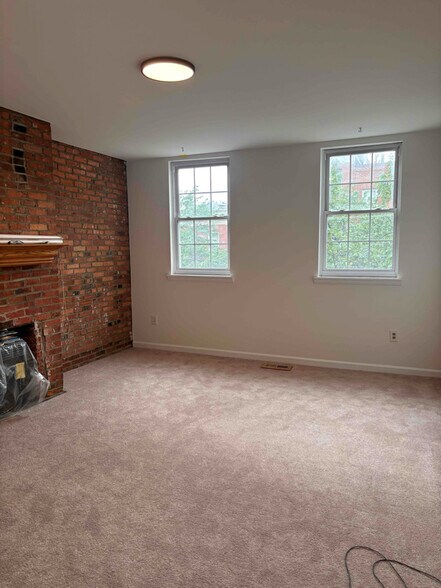 Building Photo - 1005 S Kenwood Ave