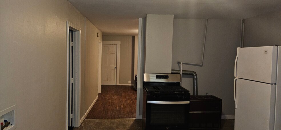 Building Photo - 166 Cedar St