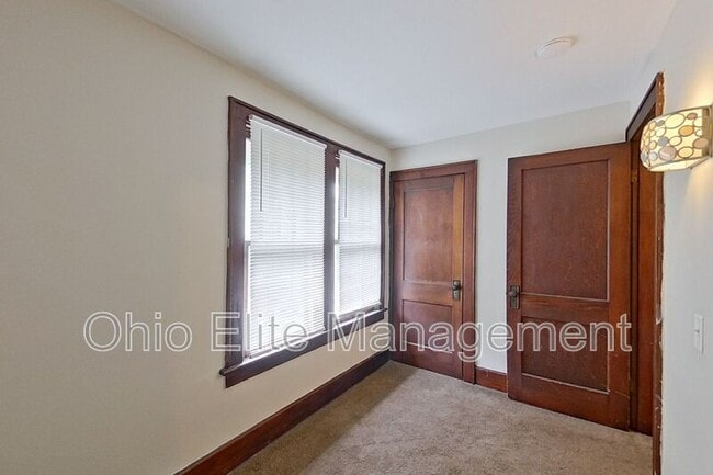 Building Photo - 461 Reinhard Ave