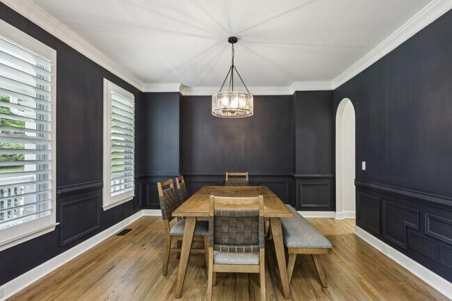 Building Photo - 5032 Hickory Hills Dr