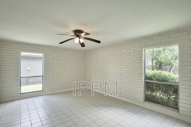 Building Photo - 5108 Manana Cir