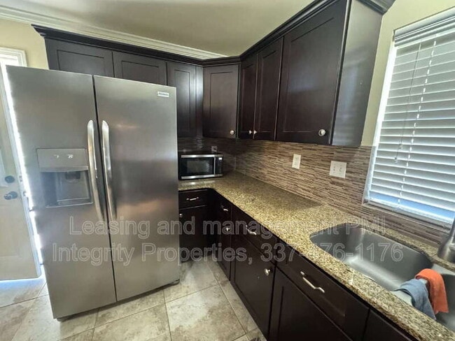 Building Photo - 834 Vatican Rd